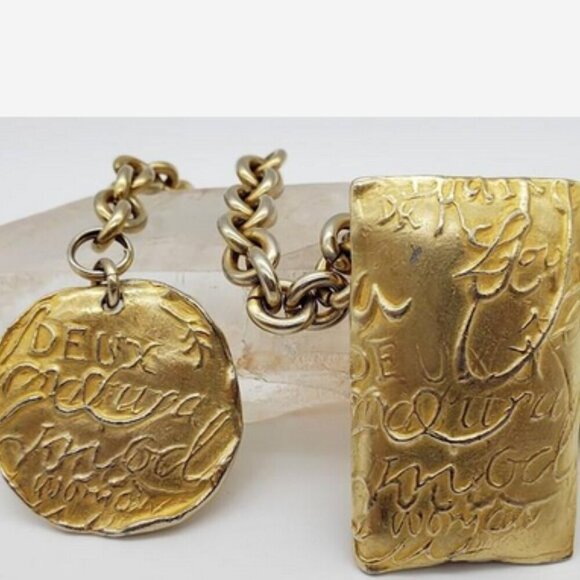 DONNA KARAN Vintage Gold Tone Belt Clip & Hanging Charm Medallion - Picture 2 of 16